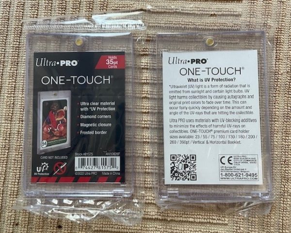 ULTRA PRO Specialty Holders - UV One Touch 35pt w/Magnetic Closure Clear